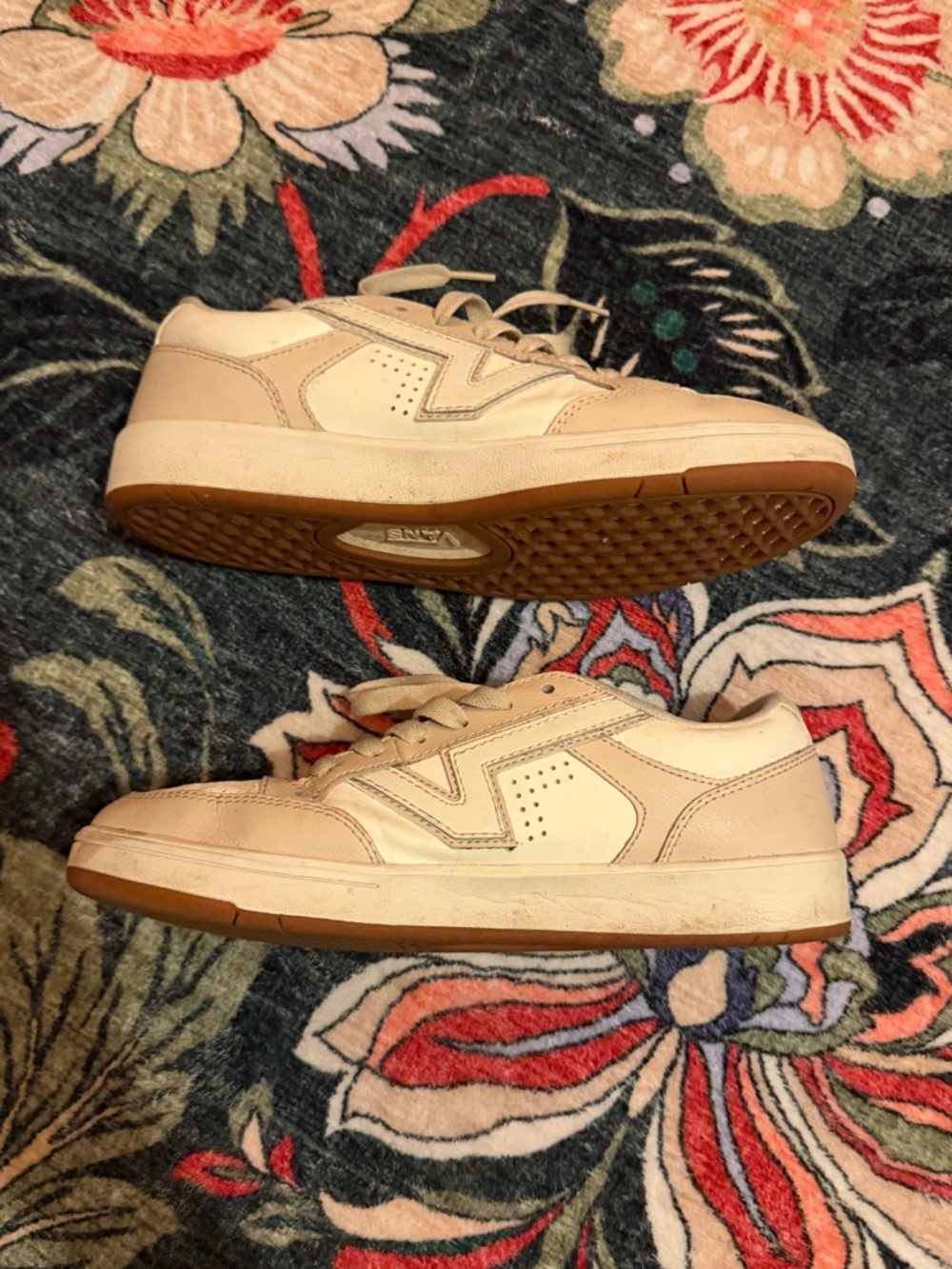 Vans Cream & Tan Low Top Sneakers 👟 Size 9.5 Women / 8 Men
